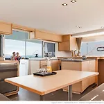Πλωτό κατάλυμα Luxury Catamaran Lagoon 42, Ac & Gn