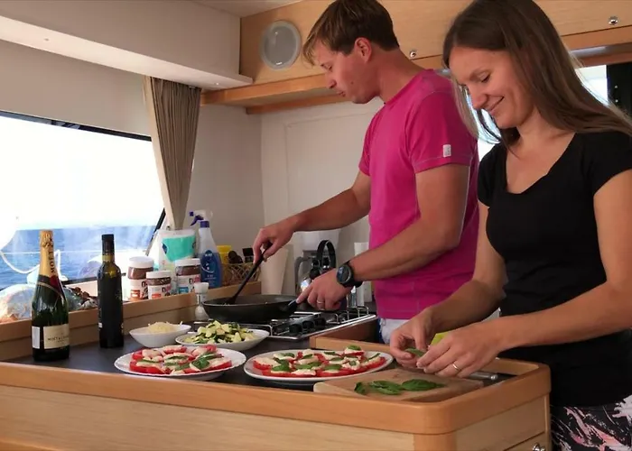 Luxury Catamaran Lagoon 42, Ac & Gn Πλωτό κατάλυμα *