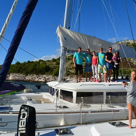Luxury Catamaran Lagoon 42, Ac & Gn Båthotell