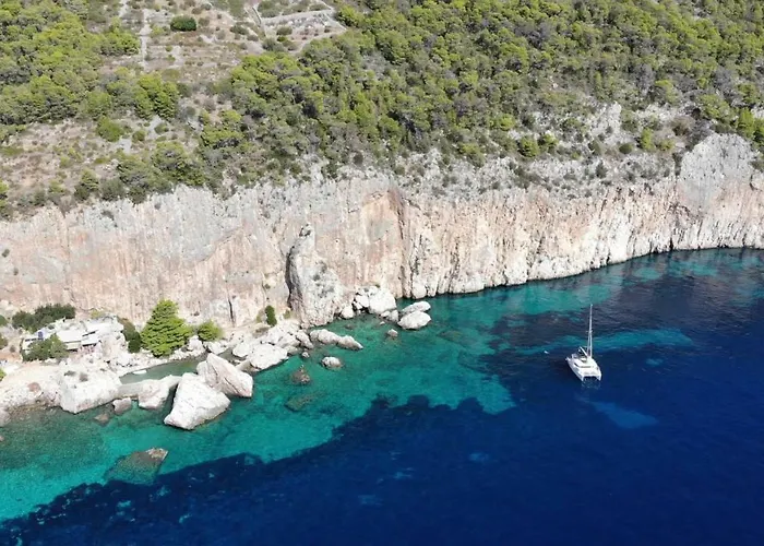 Botel Luxury Catamaran Lagoon 42, Ac & Gn *