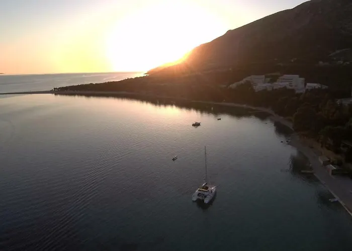 Ботель Luxury Catamaran Lagoon 42, Ac & Gn *