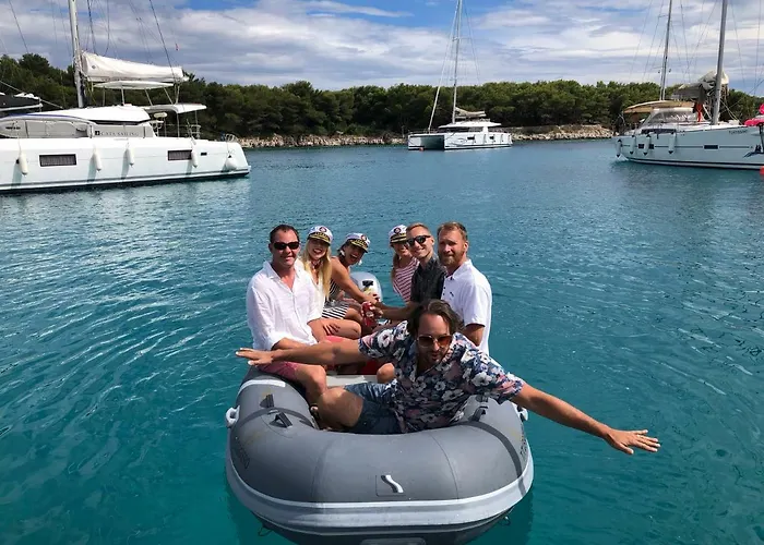 Ботель Luxury Catamaran Lagoon 42, Ac & Gn *