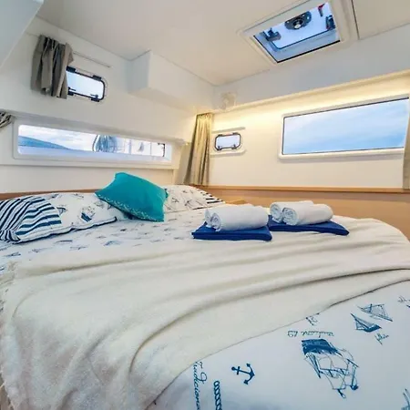 Luxury Catamaran Lagoon 42, Ac & Gn