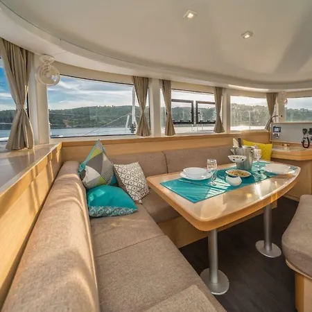 Luxury Catamaran Lagoon 42, Ac & Gn