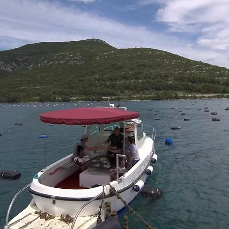 Bådhotel Luxury Catamaran Lagoon 42, Ac & Gn Split