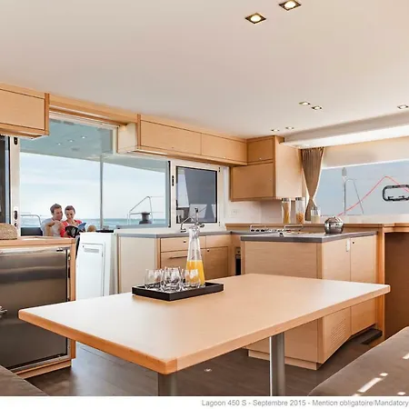 Bådhotel Luxury Catamaran Lagoon 42, Ac & Gn